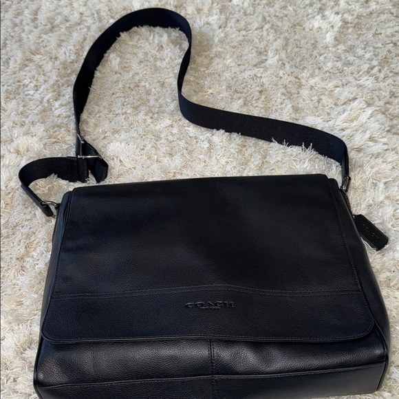 ✨New✨ COACH Black Leather Messenger Bag - Picture 1 of 14